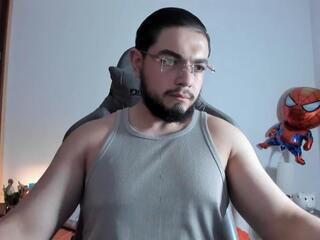 Luigi White webcam flirt4free model stream image