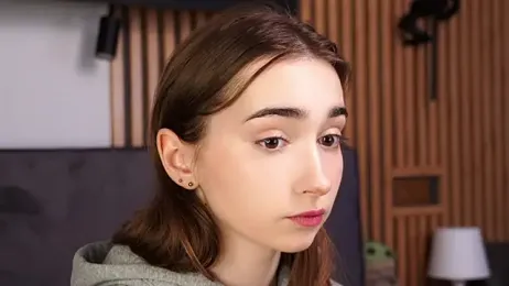 PollyBeev webcam model stream image