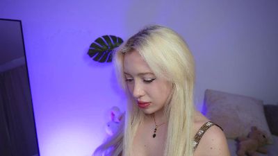 KitsuWaifu webcam model stream image