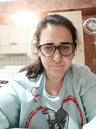 Dolcecurvy webcam model stream image