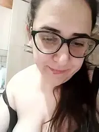 Dolcecurvy webcam model stream image