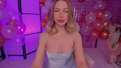 AnnaLunar webcam model stream image
