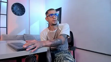 DrakeNeumann webcam model stream image