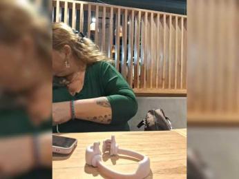 Leoncarpita webcam model stream image