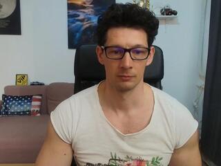 Brutus K webcam flirt4free model stream image