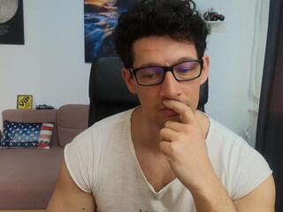 Brutus K webcam flirt4free model stream image