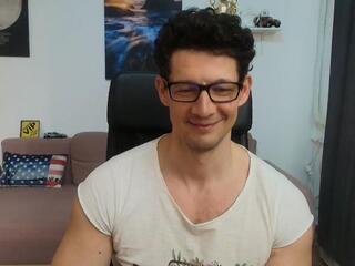 Brutus K webcam flirt4free model stream image