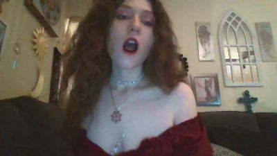 QueenCrimson webcam model stream image