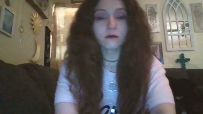 QueenCrimson webcam model stream image