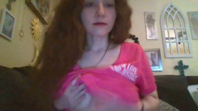 QueenCrimson webcam model stream image