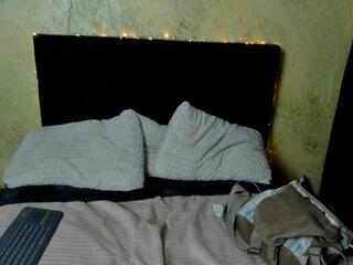 Kitty Bloom webcam model stream image