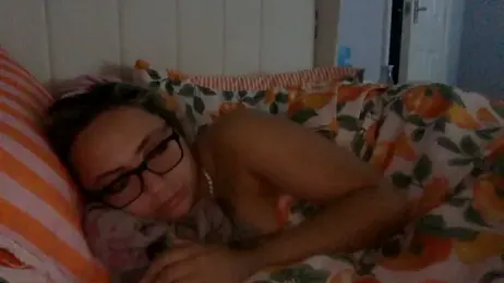 petitelucyXoxx webcam model stream image