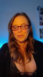 m_o_na_x webcam cam4 model stream image