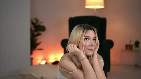 SvveetLuna webcam model stream image