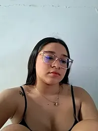 -VICKKY webcam model stream image