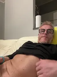 Axl_hot webcam model stream image