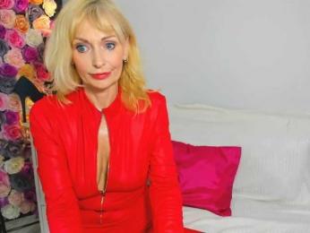 CrystalPretty webcam model stream image