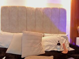 Laura Saenz webcam model stream image