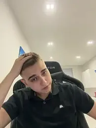 WARDEN_w webcam model stream image