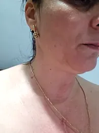 IsabelleCraft webcam model stream image