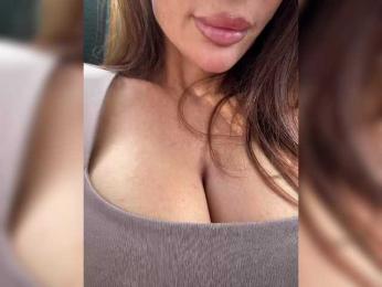 OrgazMia webcam model stream image