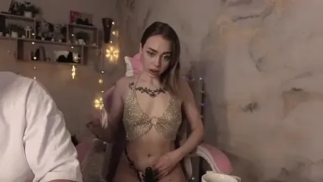 Crystal_Nuts webcam model stream image