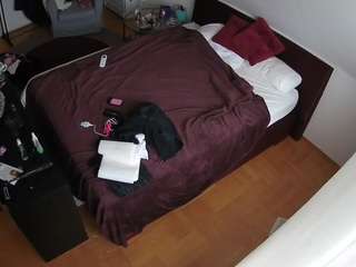 voyeurcam-julmodels-whitebed-2 webcam model stream image
