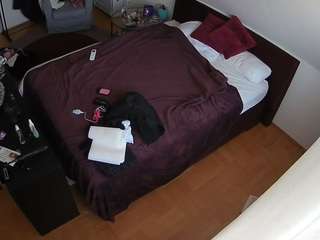 voyeurcam-julmodels-whitebed-2 webcam model stream image
