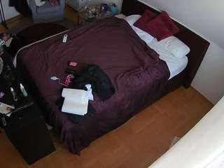 voyeurcam-julmodels-whitebed-2 webcam model stream image