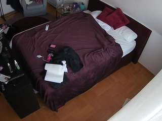voyeurcam-julmodels-whitebed-2 webcam model stream image