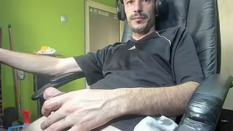 BigCumShoot webcam model stream image