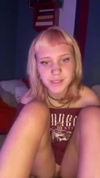 Darkutiee webcam model stream image