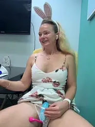 CindyOcean webcam model stream image