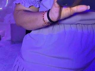 emmajohnss webcam model stream image