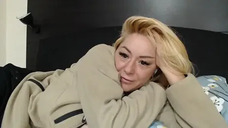 _karolynesyera_ webcam model stream image