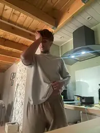 Axel_black10 webcam model stream image