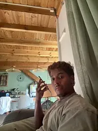 Axel_black10 webcam model stream image