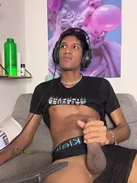 Miguel_bigcock webcam stripchat model stream image