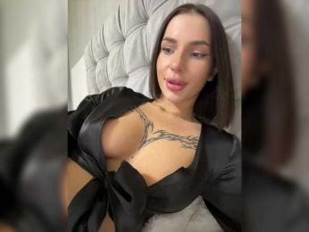 BabyDarii webcam bongacams model stream image