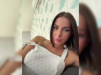 BabyDarii webcam bongacams model stream image