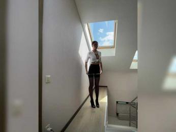 BabyDarii webcam bongacams model stream image