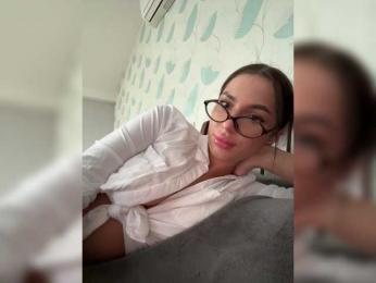 BabyDarii webcam bongacams model stream image