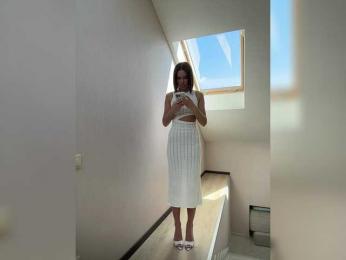 BabyDarii webcam bongacams model stream image