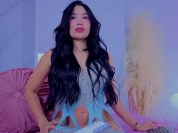chlooee_ webcam model stream image