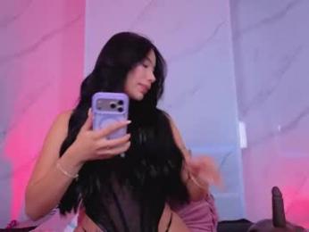 chlooee_ webcam model stream image