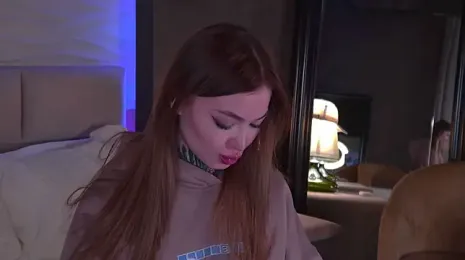 AriWild webcam model stream image