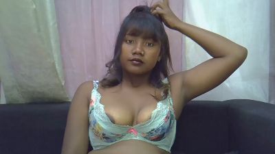 PetiteLuna2 webcam model stream image