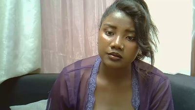 PetiteLuna2 webcam model stream image