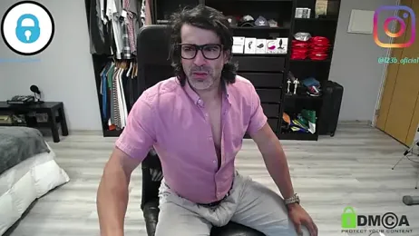 latinoo23bom webcam stripchat model stream image