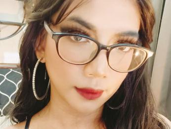 ThinaMoree webcam model stream image